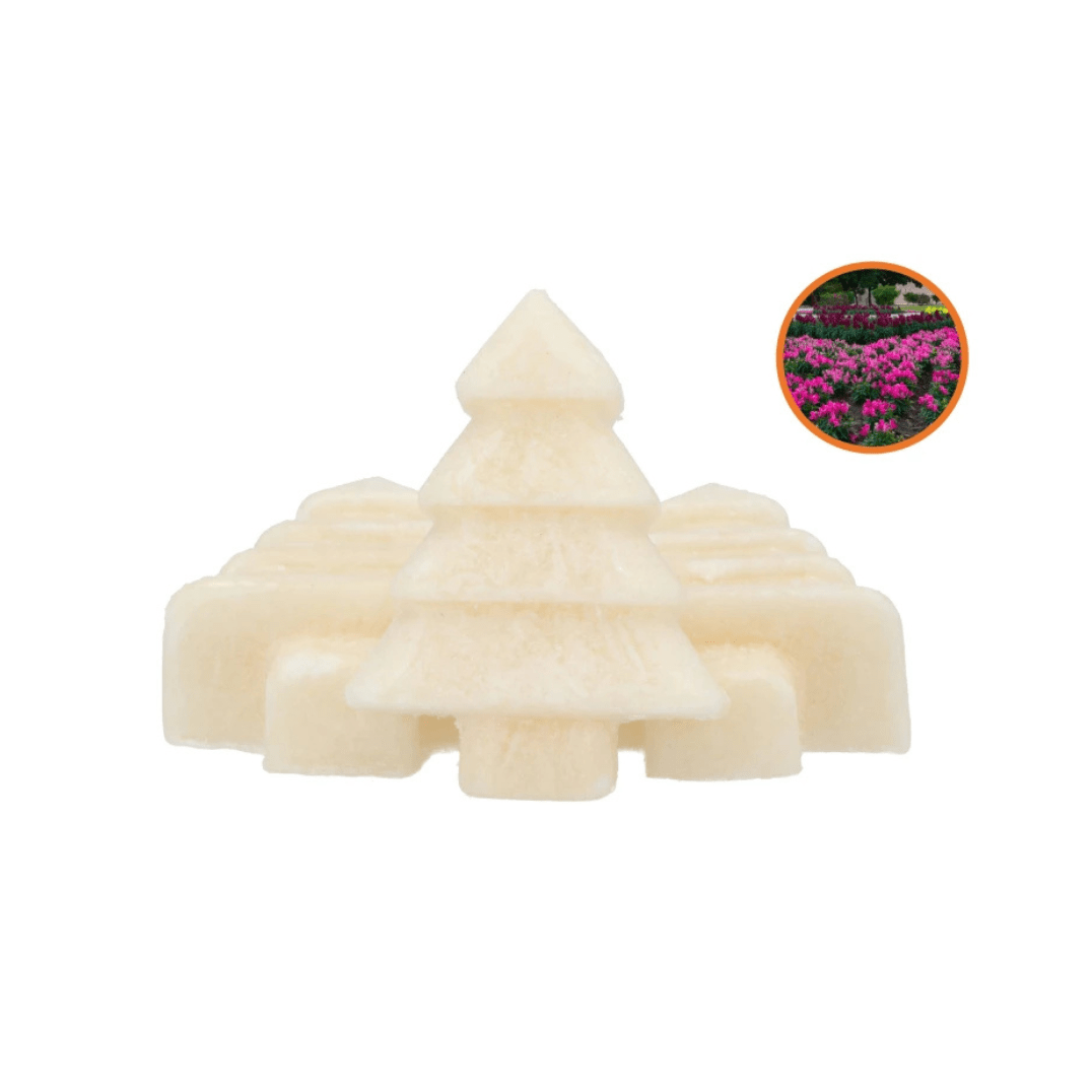 Mini bougie en forme de sapin au parfum fleurs rose. Cire végétale. Bougie décorative et parfumée. Idéale en idée cadeau, décoration ou ambiance cocooning.