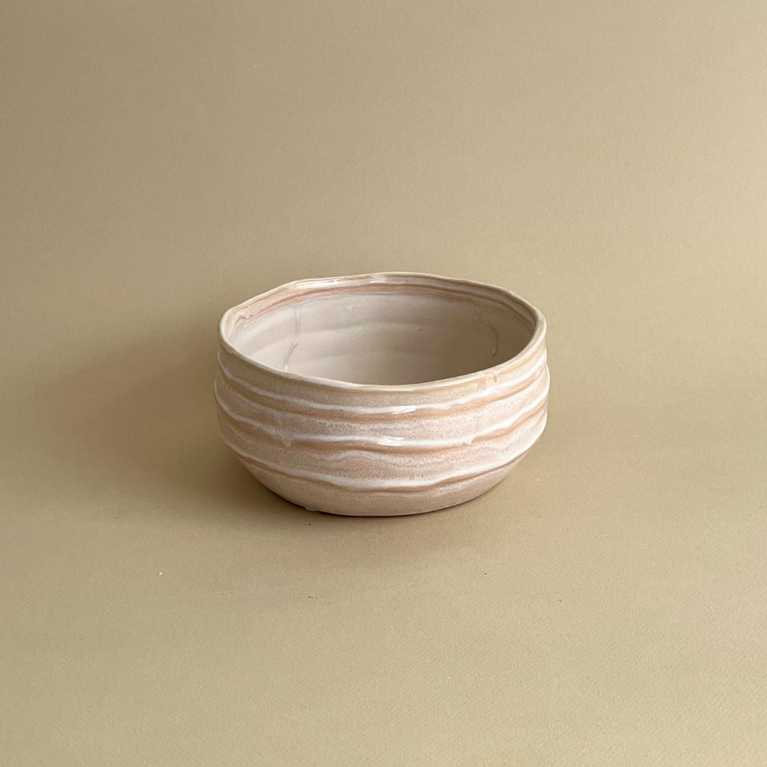 Taza blanca ondulada