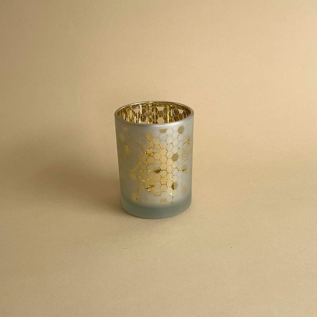 Portavelas de té con forma de abeja dorada