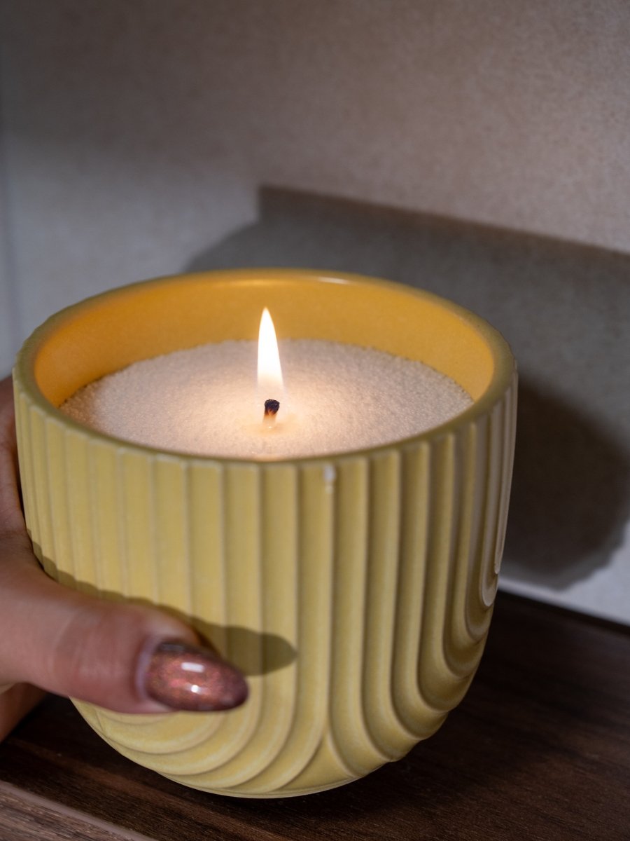 Bougie classique vs bougie perlée : laquelle choisir pour une décoration moderne et responsable ?
