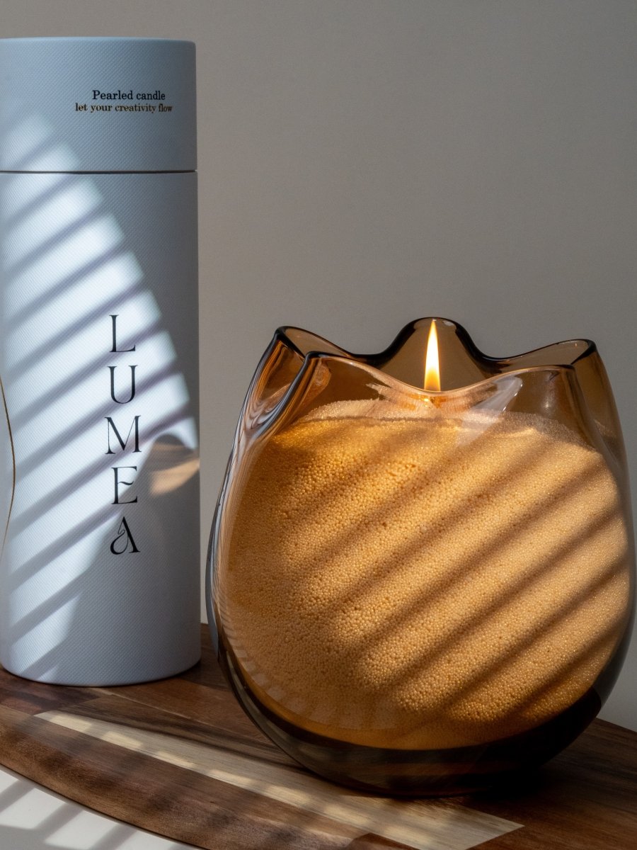 Vase brun ondulé