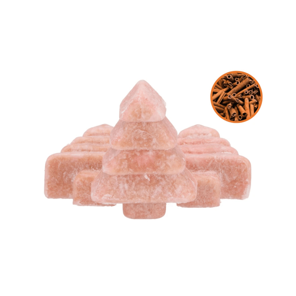 Mini bougie en forme de sapin au parfum de la cannelle. Cire végétale. Bougie décorative et parfumée. Idéale en idée cadeau, décoration ou ambiance cocooning.
