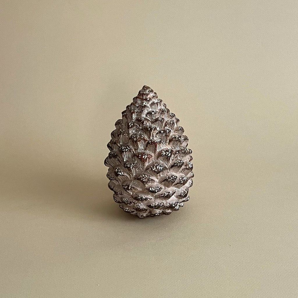 Pomme de pin décorative