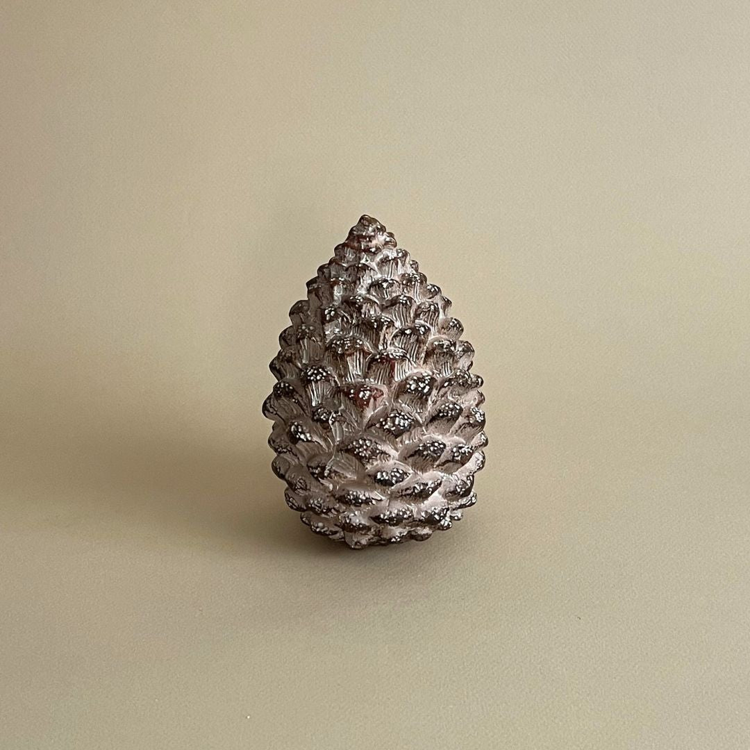 Pomme de pin décorative