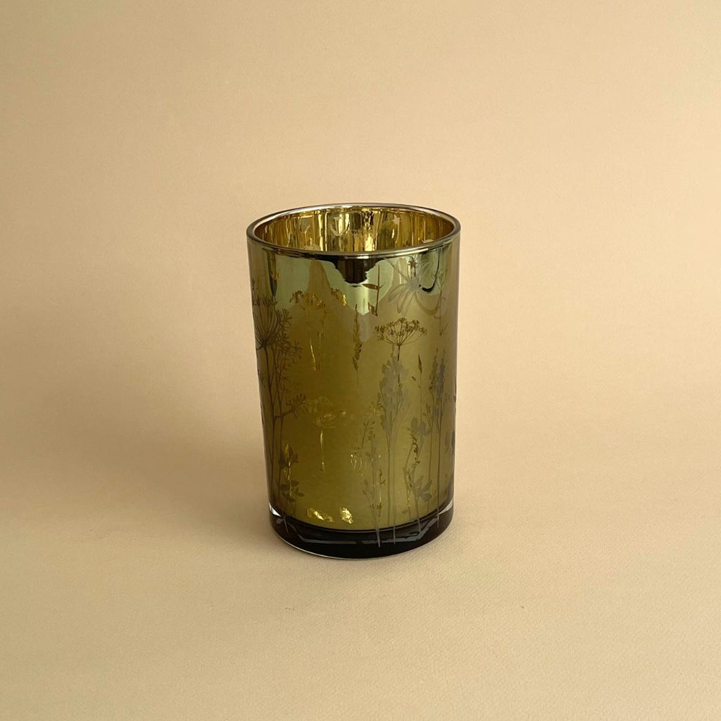 Portavelas de té con flores verdes y doradas