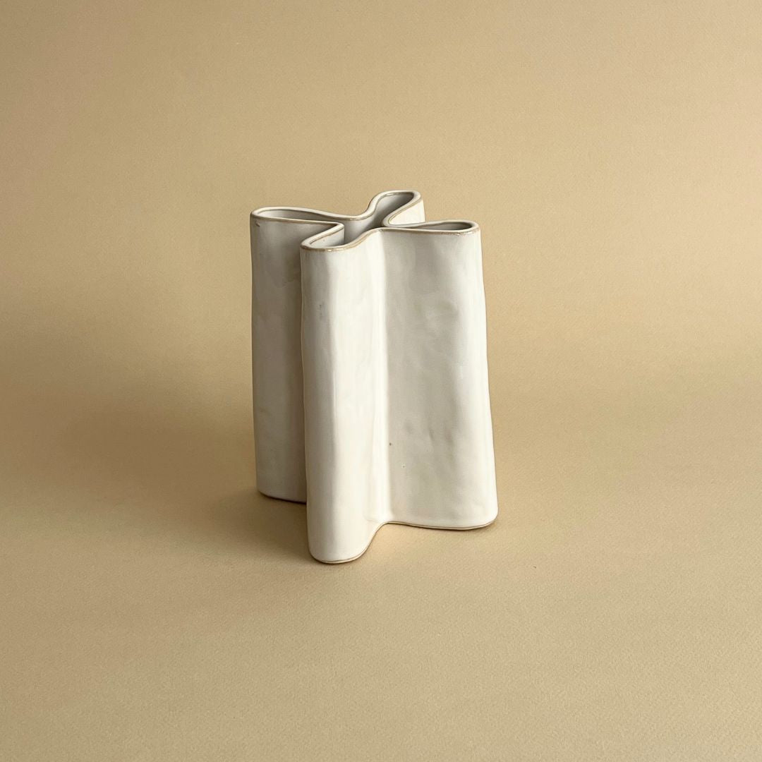 Vase sculptural blanc