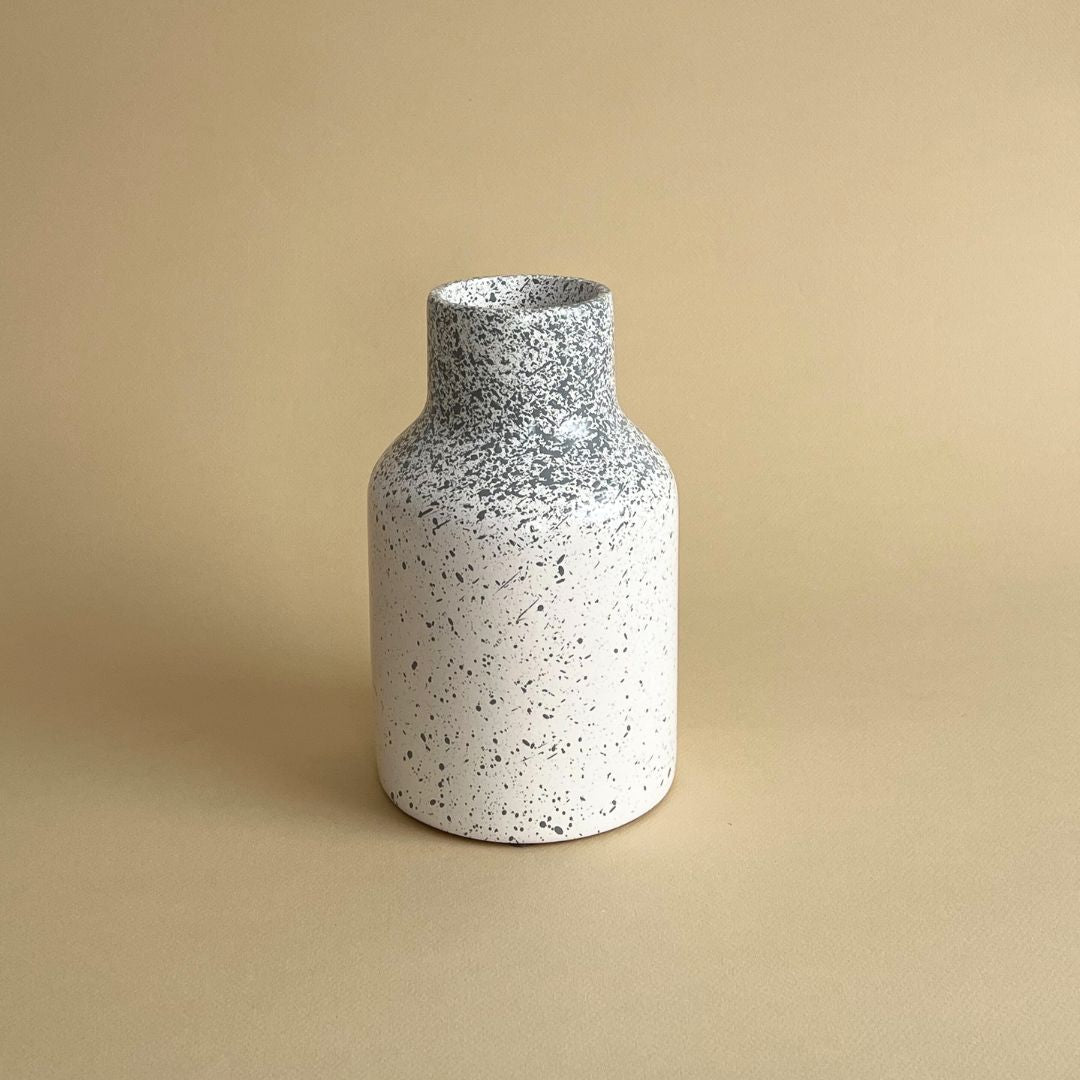 Vase moucheté blanc