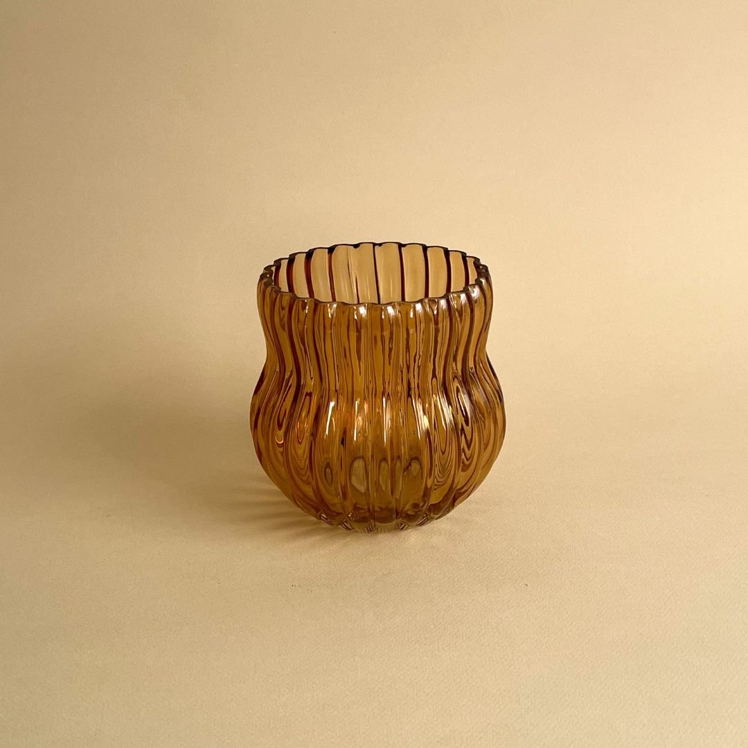 Vase nervuré ambré