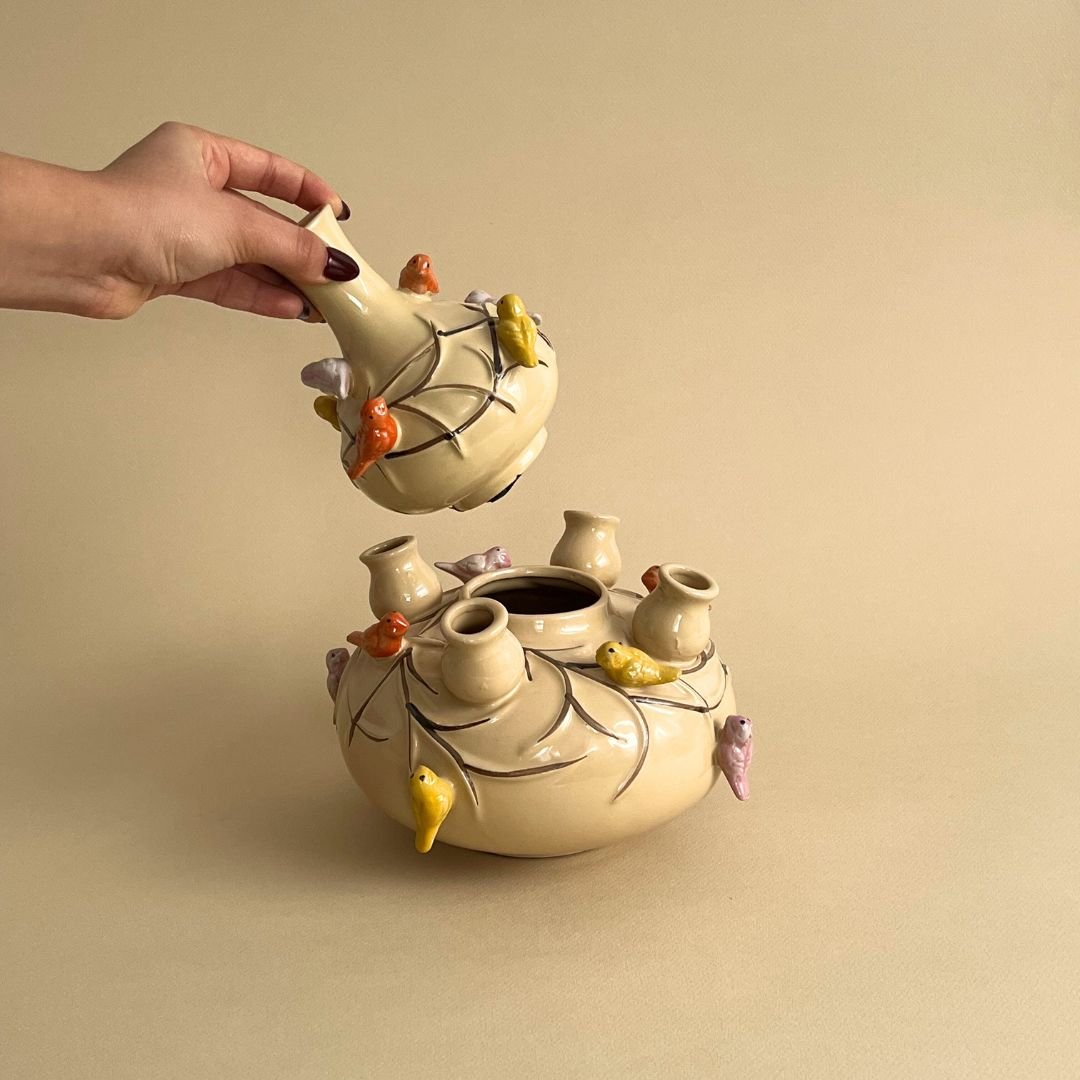 Vase décoratif avec oiseaux colorés