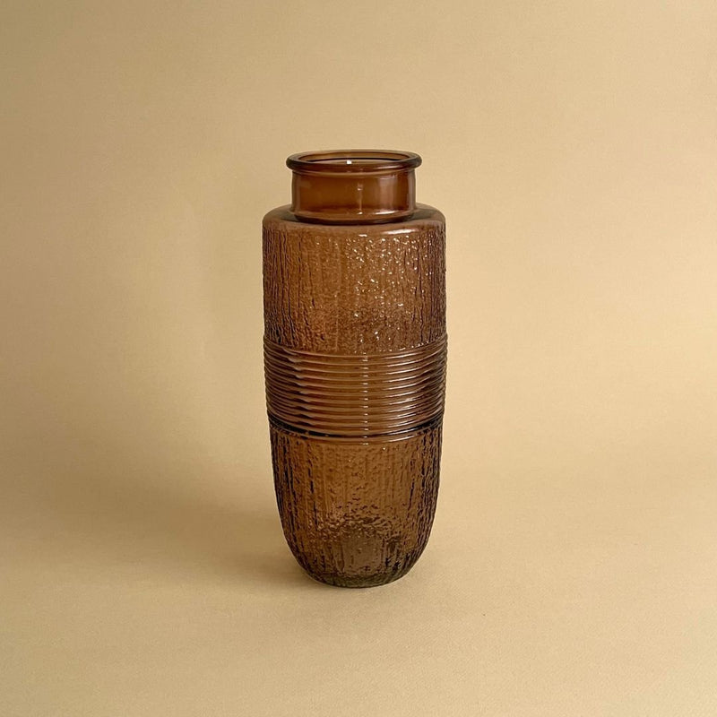 Vase en verre brun nervuré