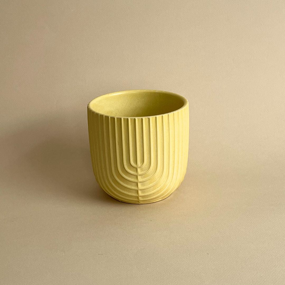 Pot jaune strié