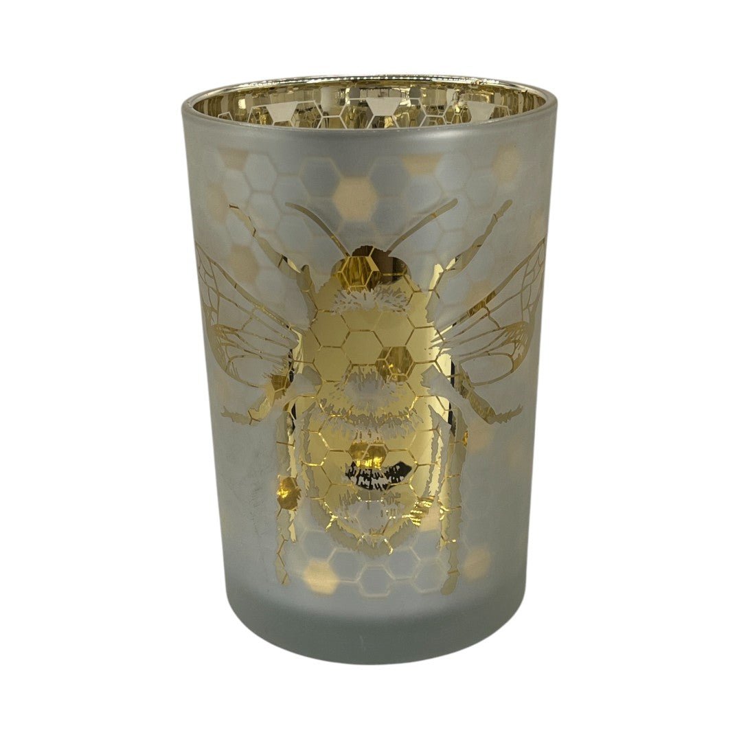 Photophores en verre givré blanc avec motifs d’abeilles dorées et alvéoles en nid d’abeille, intérieur doré brillant, ambiance nature et chic.