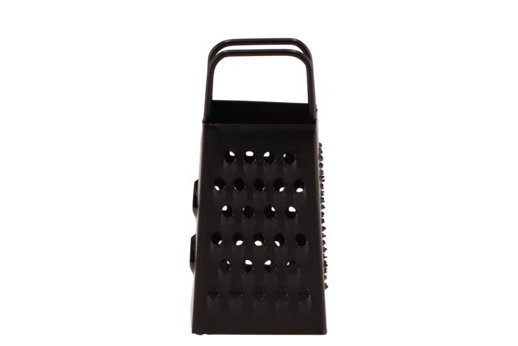 Râpe noire en métal pour bougies perlées. 4 faces, idéale pour râper la cire, créer vos mélanges ou décorer vos bougies DIY. Pratique et résistante. Parfaite pour râper la sand wax en paillettes fines avant recharge. Idéal aussi pour customiser vos créations parfumées.