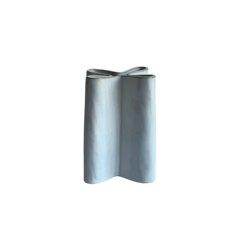 Vase en céramique blanche à structure multicolonne. Design sculptural et contemporain, parfait pour des fleurs séchées ou comme pièce décorative centrale. Idée cadeau originale.